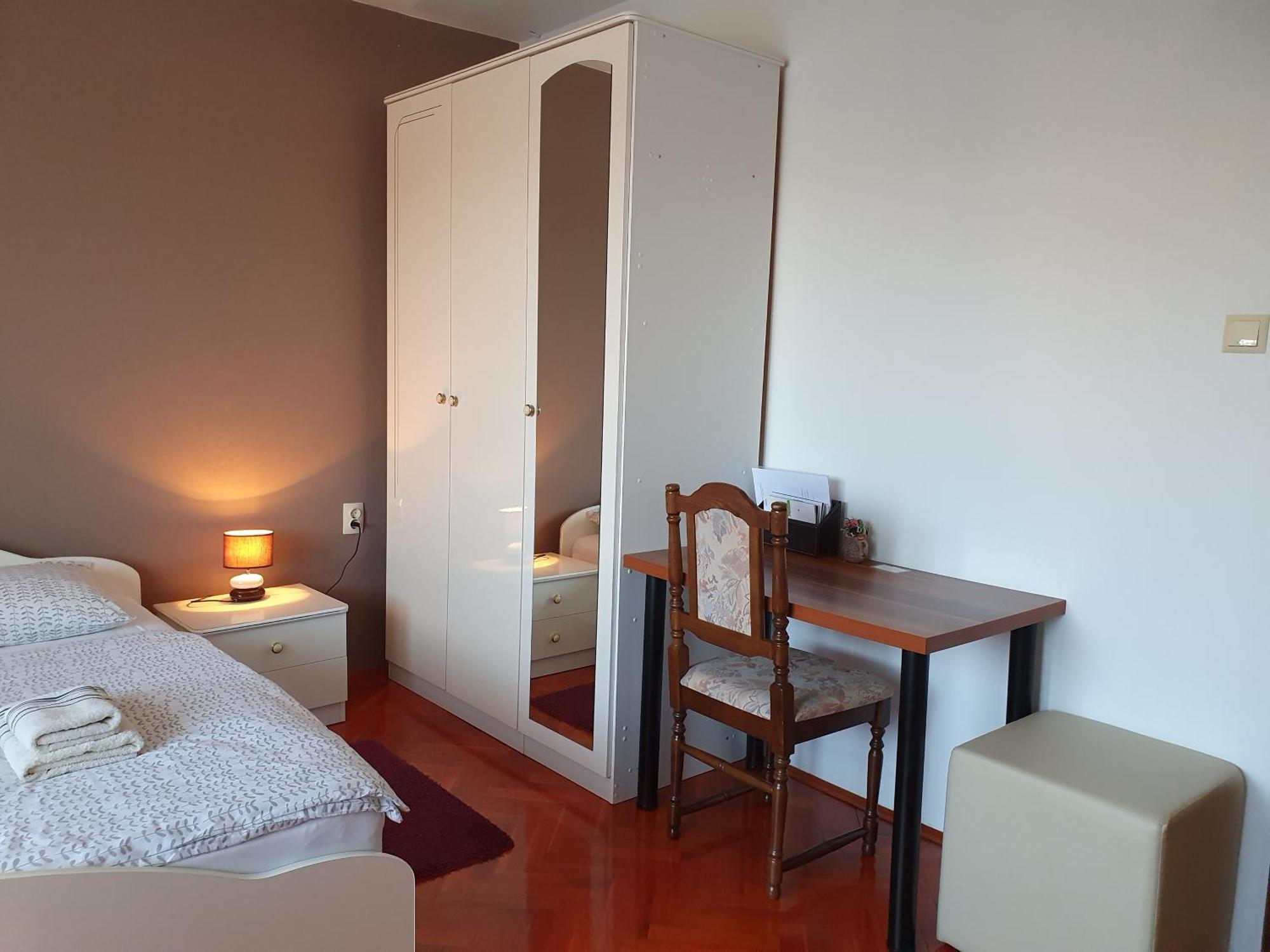 Guesthouse Vila สลูน ภายนอก รูปภาพ