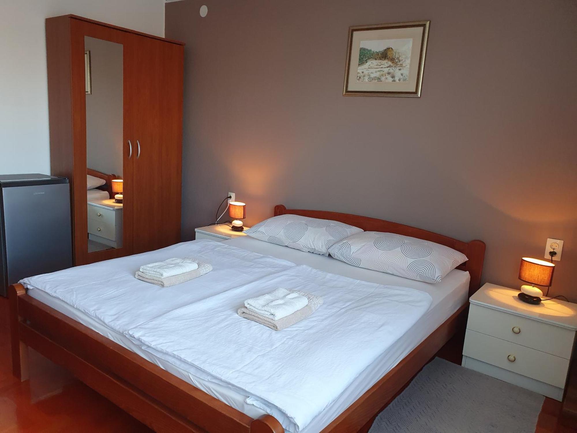 Guesthouse Vila สลูน ภายนอก รูปภาพ