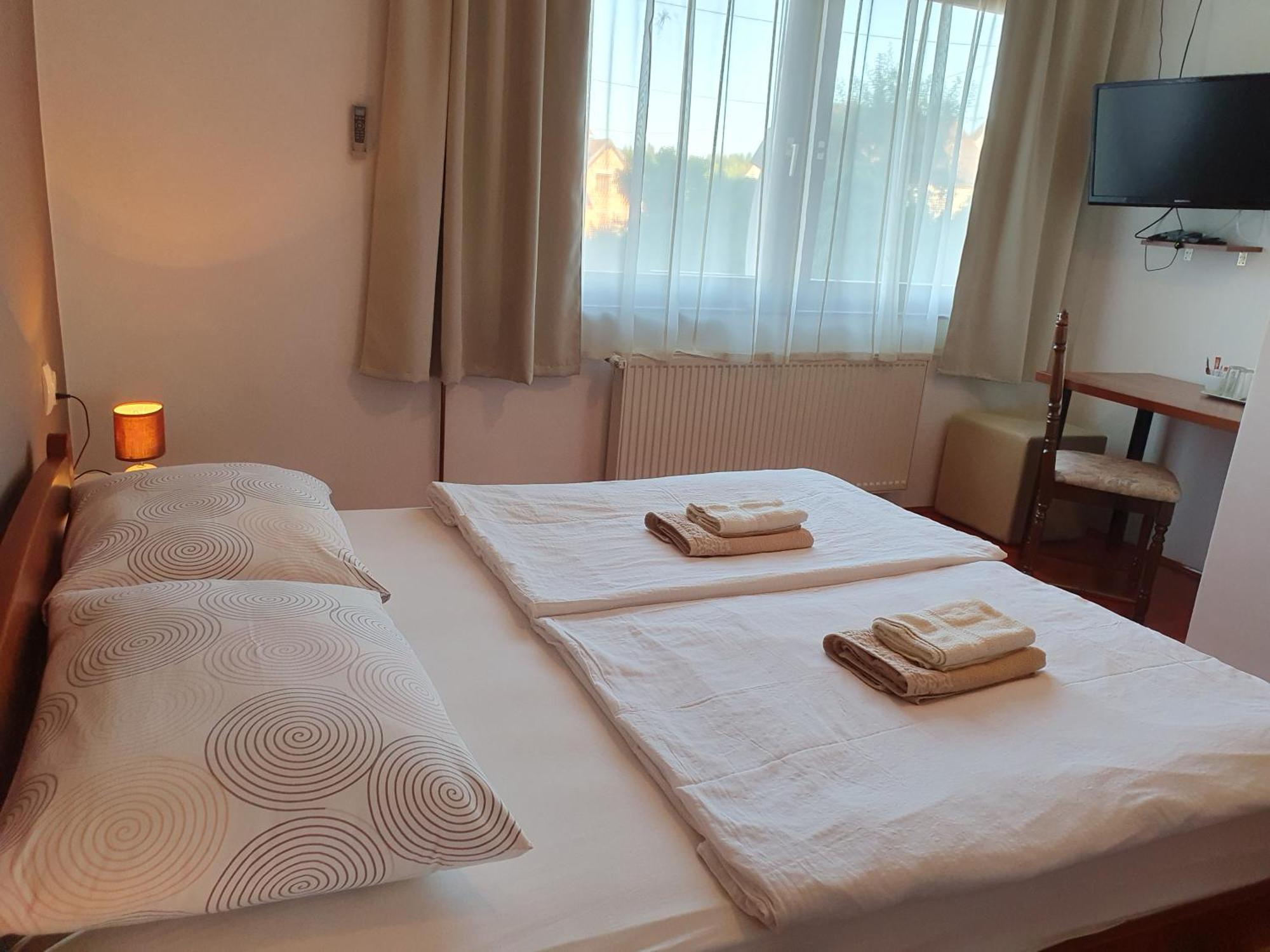 Guesthouse Vila สลูน ภายนอก รูปภาพ