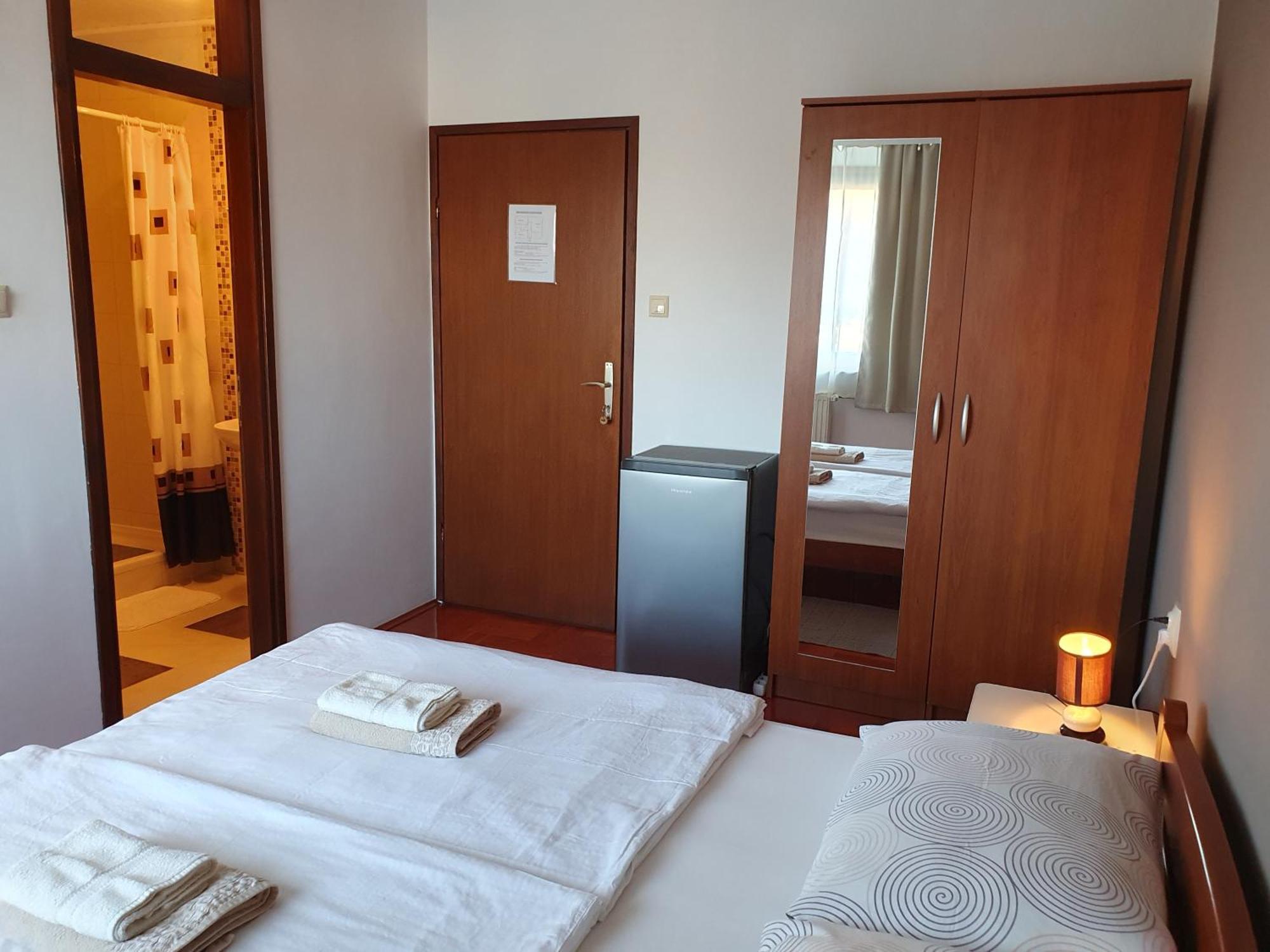 Guesthouse Vila สลูน ภายนอก รูปภาพ