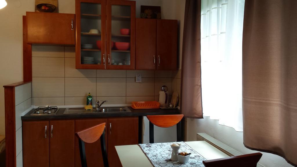 Guesthouse Vila สลูน ห้อง รูปภาพ