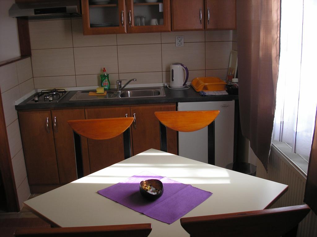 Guesthouse Vila สลูน ภายนอก รูปภาพ
